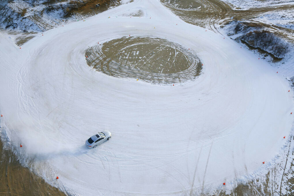Hier hat das Heck des XF AWD vieeel Auslauf.
