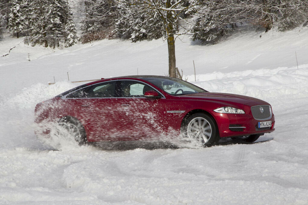 Erste Fahrt mit Jaguar XF und XJ AWD.
