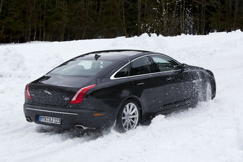 Erste Fahrt mit Jaguar XF und XJ AWD.