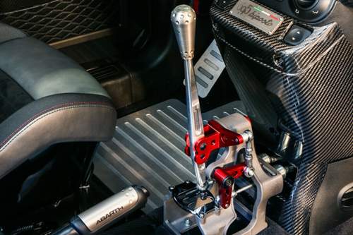 Unverzichtbar im Biposto: Ohne das Dog-Ring-Getriebe bleibt der Abarth nur ein (sehr schneller) Fiat 500