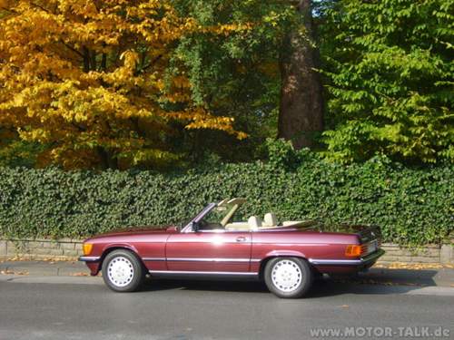 Mercedes-benz-500-sl-r107-3