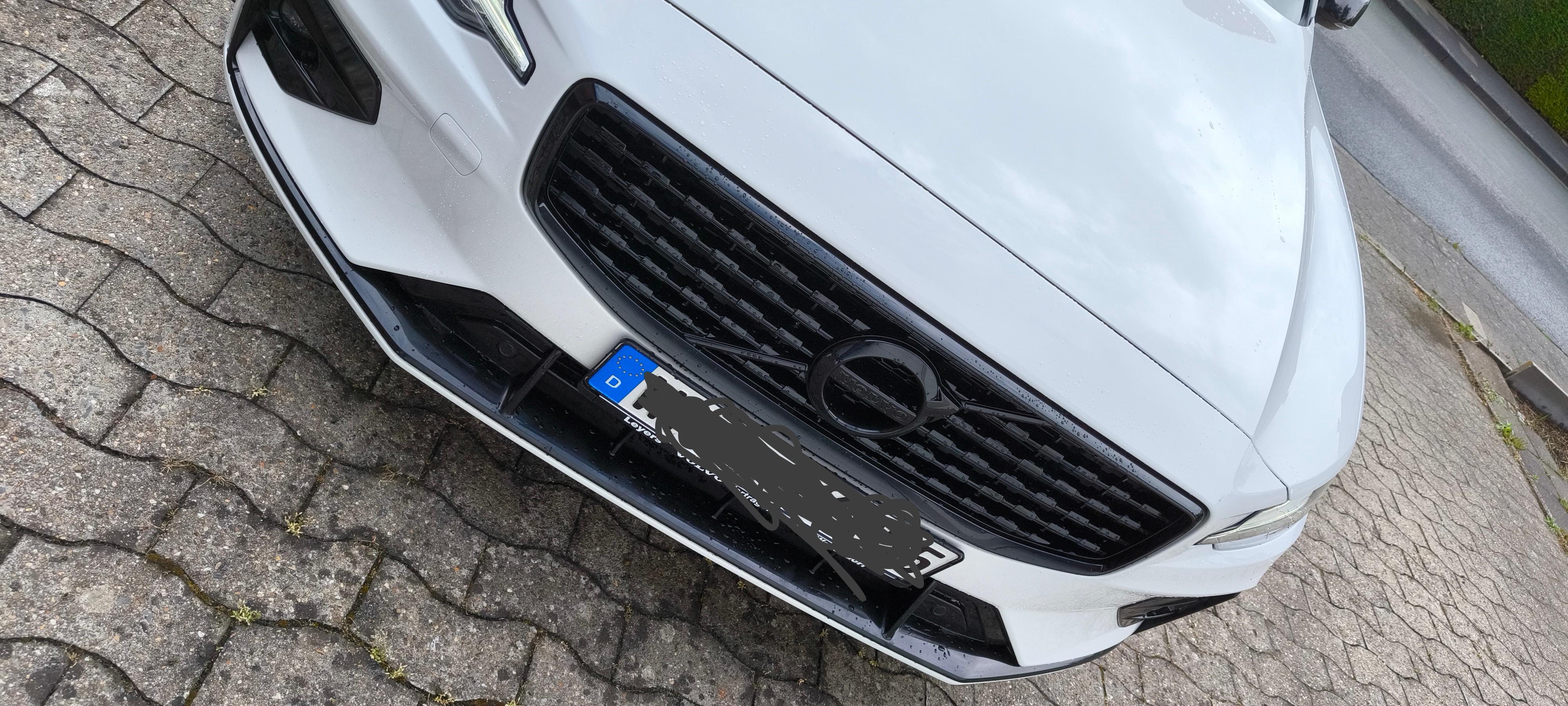 R-Design: Kühlergrilleinfassung schwarz folieren