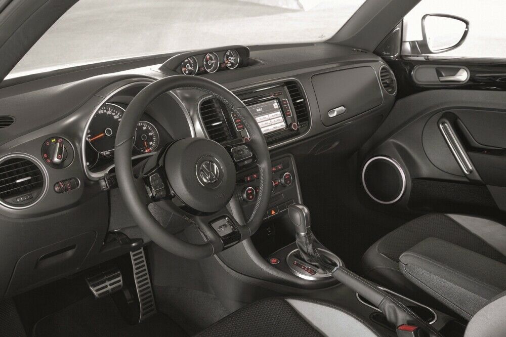 Im R-Line-Beetle: Sportlederlenkrad