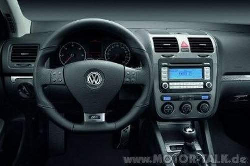 20070703103643-volkswagen-golf-r-line-1