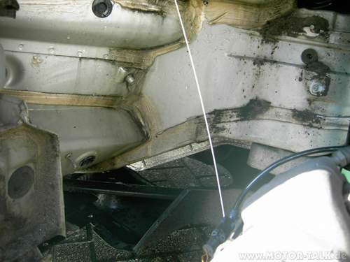 Mercedes-r230-wasserkasten-003