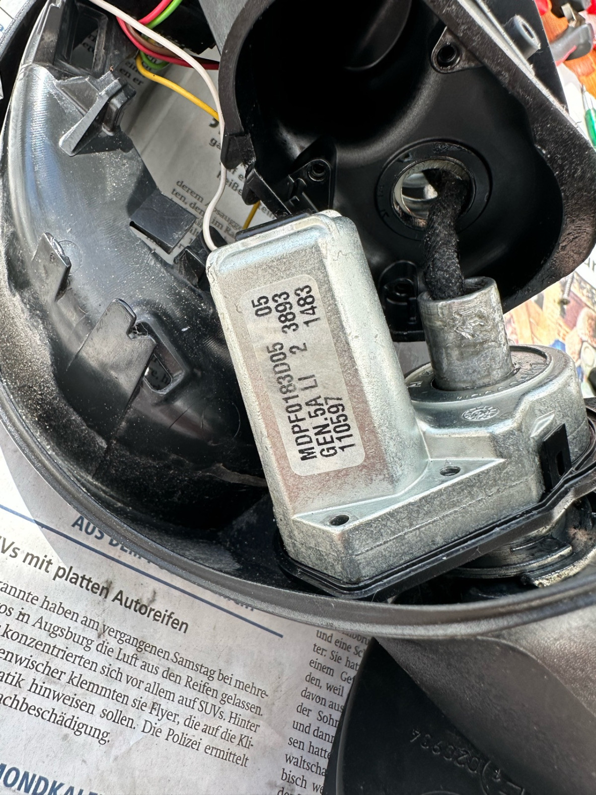 R60 Außenspiegel klappt zu weit aus