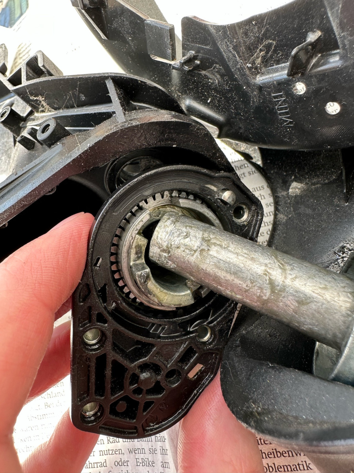 R60 Außenspiegel klappt zu weit aus