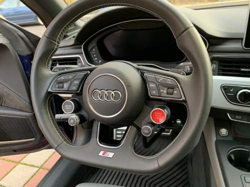 R8 Lenkradtasten in Audi S5 Cabrio