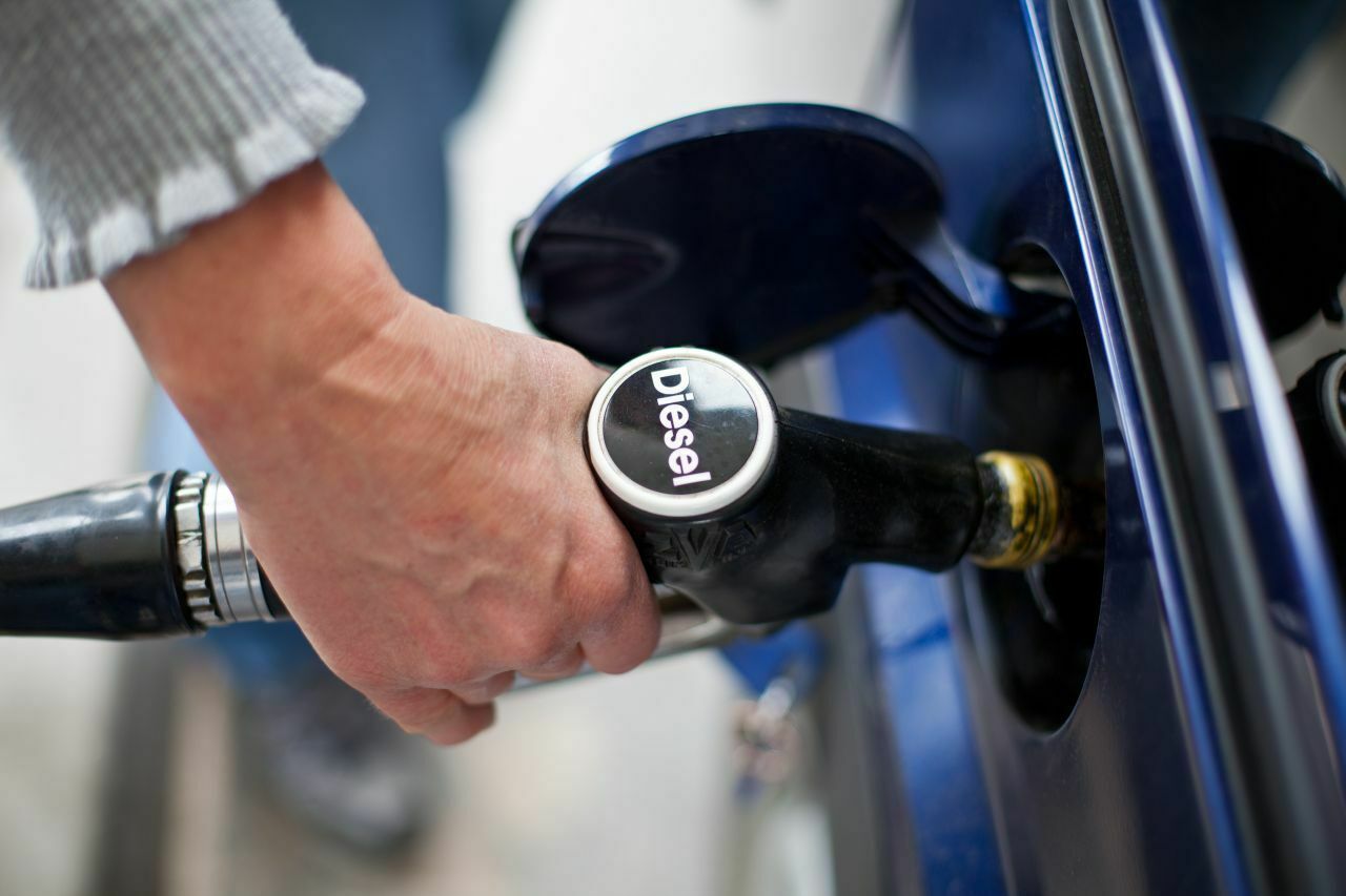 Mit Dieselpreisen von weniger als 1,07 Euro pro Liter macht das Tanken wieder Spaß: Die Ursache sehen Beobachter in einem Überangebot am Markt