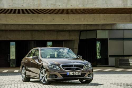 Mercedes legt gründlich Hand an die E-Klasse, verordnet ihr mehr Modernität.