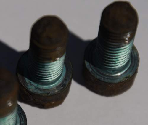Der Schraubenkopf war metallisch dicht