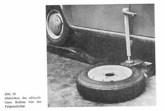 Räderwechsel – Vorder- und Hinterrad zeitgleich mit Scherenwagenheber anheben