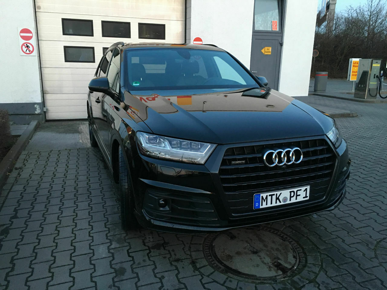 Rahmen des Kühlergrills in Schwarz hochglänzend