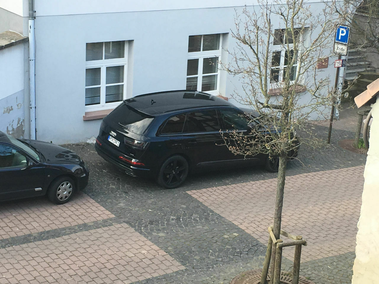 Rahmen des Kühlergrills in Schwarz hochglänzend