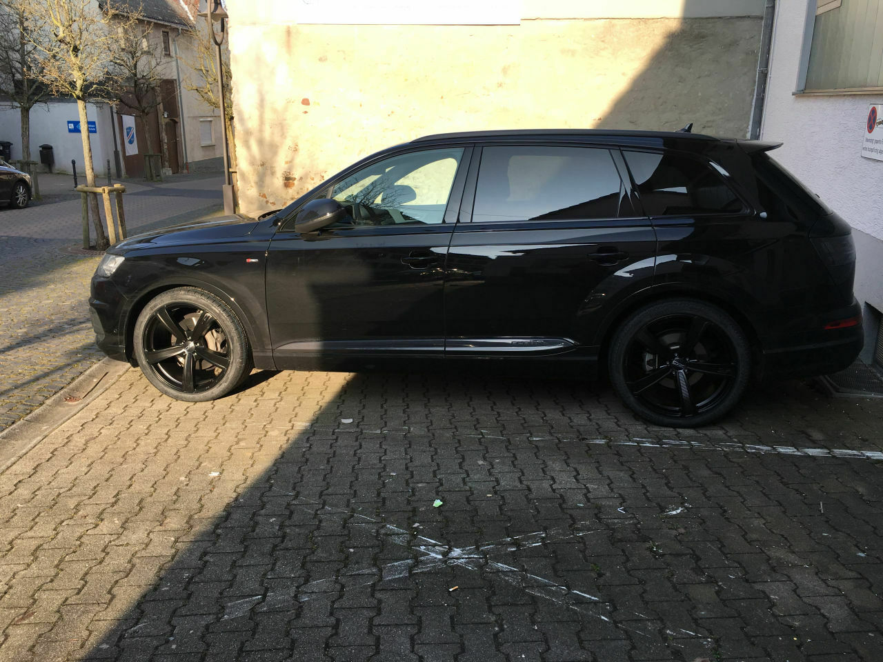 Rahmen des Kühlergrills in Schwarz hochglänzend