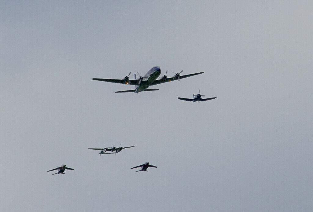 Flying Bulls: DC6, Corsair, P38, AlphaJe