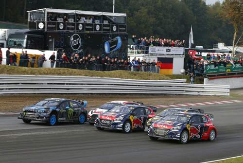 In den kurzen Qualifikationsrennen starten bis zu fünf Fahrzeuge - Seite an Seite. Ein guter Start ist damit besonders wichtig