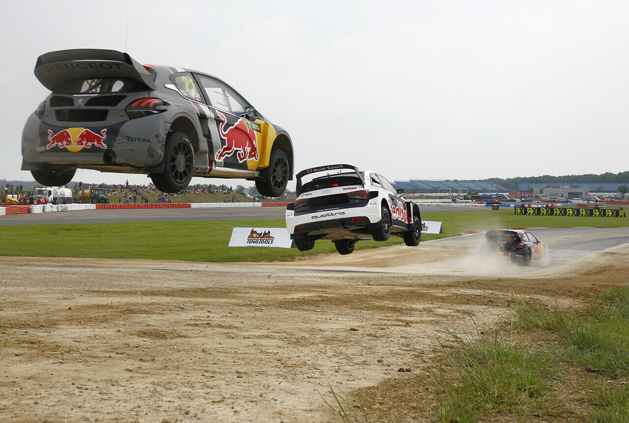 Die Gladiatoren kommen: Beim Rallycross wird gedriftet und gesprungen wie bei einer Rallye. Und gekämpft wie bei einem Tourenwagenrennen - manchmal auch härter. Am Wochenende gastiert die Weltmeisterschaft auf dem Estering in Buxtehude bei Hamburg