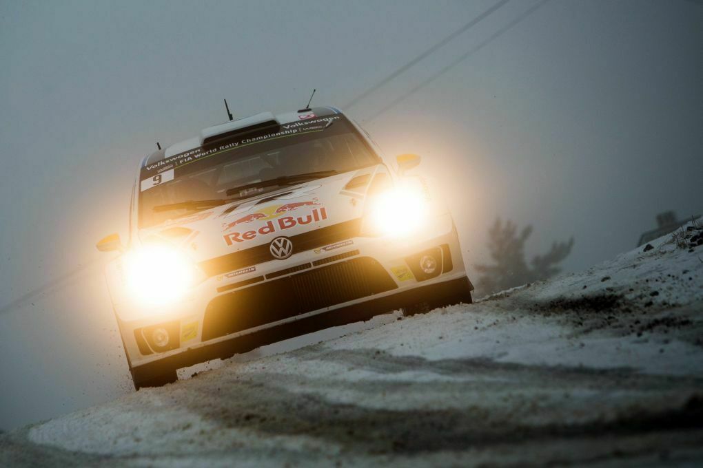 Ein ungewöhnliches Bild: Schnee bei der Rallye Monte Carlo. Hier: Der norwegische Fahrer Andreas Mikkelsen