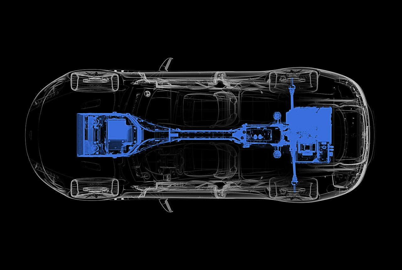 Noch vor den Modellen der Elektro Sub-Marke Lagonda bringt Aston Martin den Rapide E - die Stromer-Variante des einzigen Viertürers. Mit Batterien anstelle des V12-Frontmotors und zwei E-Motoren im Heck. Bei einem herkömmlichen Getriebe bleibt es