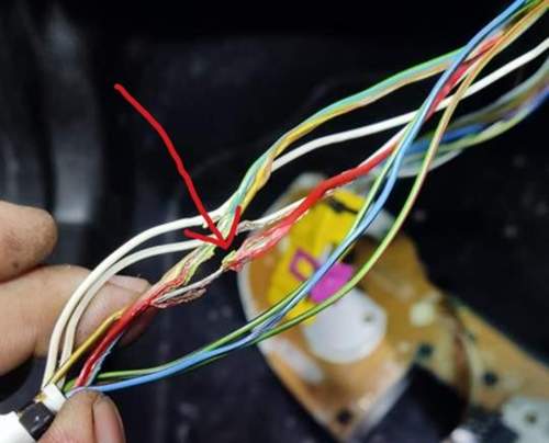 Kabel eingeklemmt