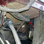Kabel durch Gummitülle geführt