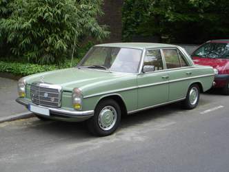 Mercedes-200-strich-8-limousine-modell-1973