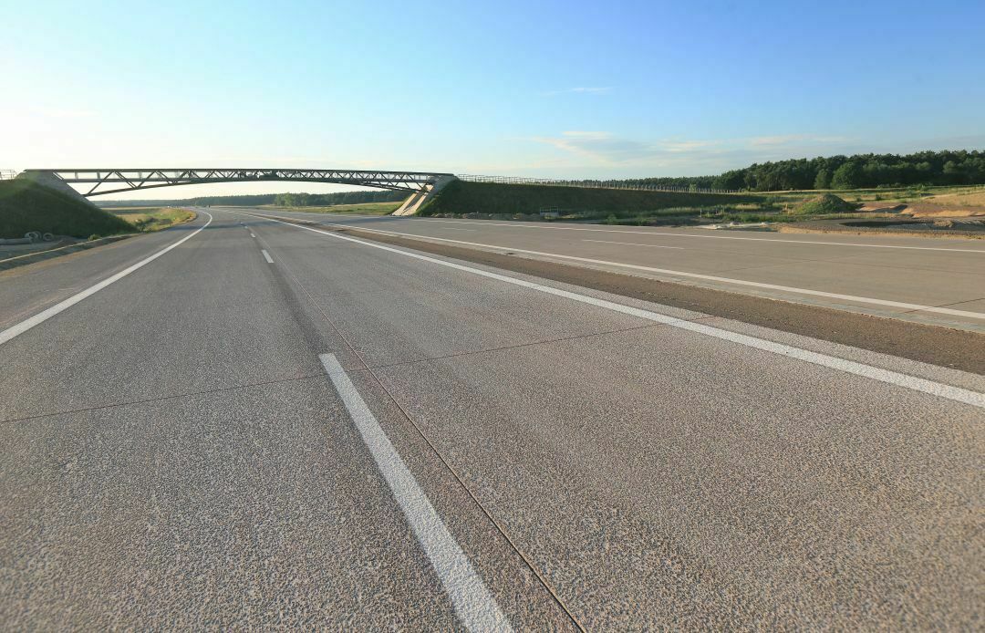 Der durchschnittliche Lkw-Fahrer weiß nicht, wie lange die weißen Striche auf Autobahnen sind, sagt das OLG Oldenburg