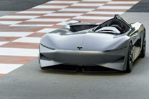 Wo sonst ein Beifahrer sitzt, befinden sich beim Prototype 10 Kühlungskanäle für den Elektromotor und die Batterieeinheit
