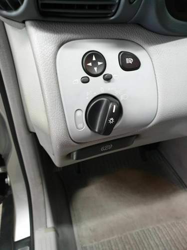 So sieht es aus. wenn ich das Licht an mache, gehen die Scheinwerfer automatisch hoch.jpg
