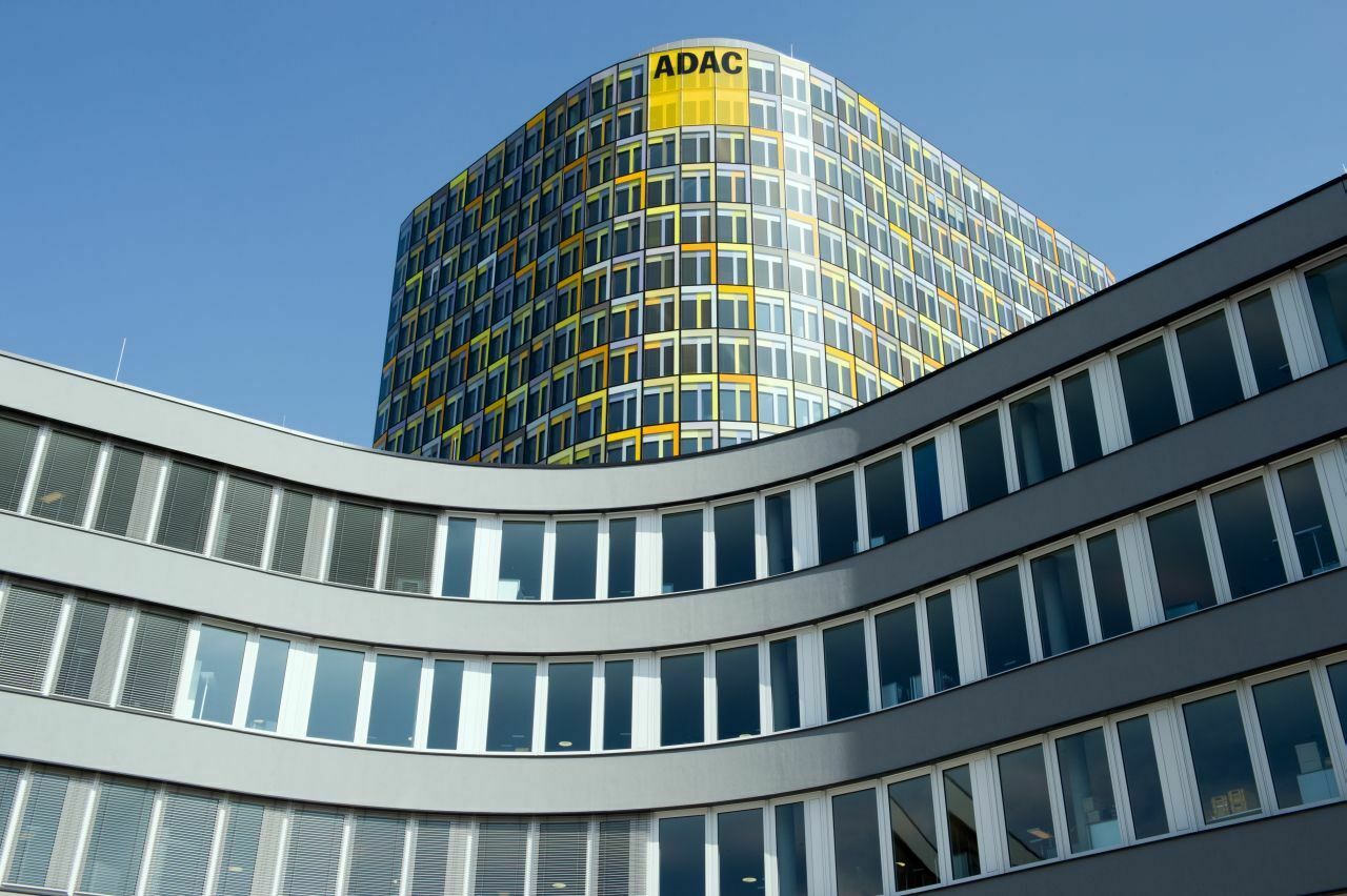 ADAC-Zentrale in München: In den Regionalclubs mehrt sich der Widerstand gegen Teile des Reformpakets. Dessen Umsetzung verzögert sich ohnehin bereits