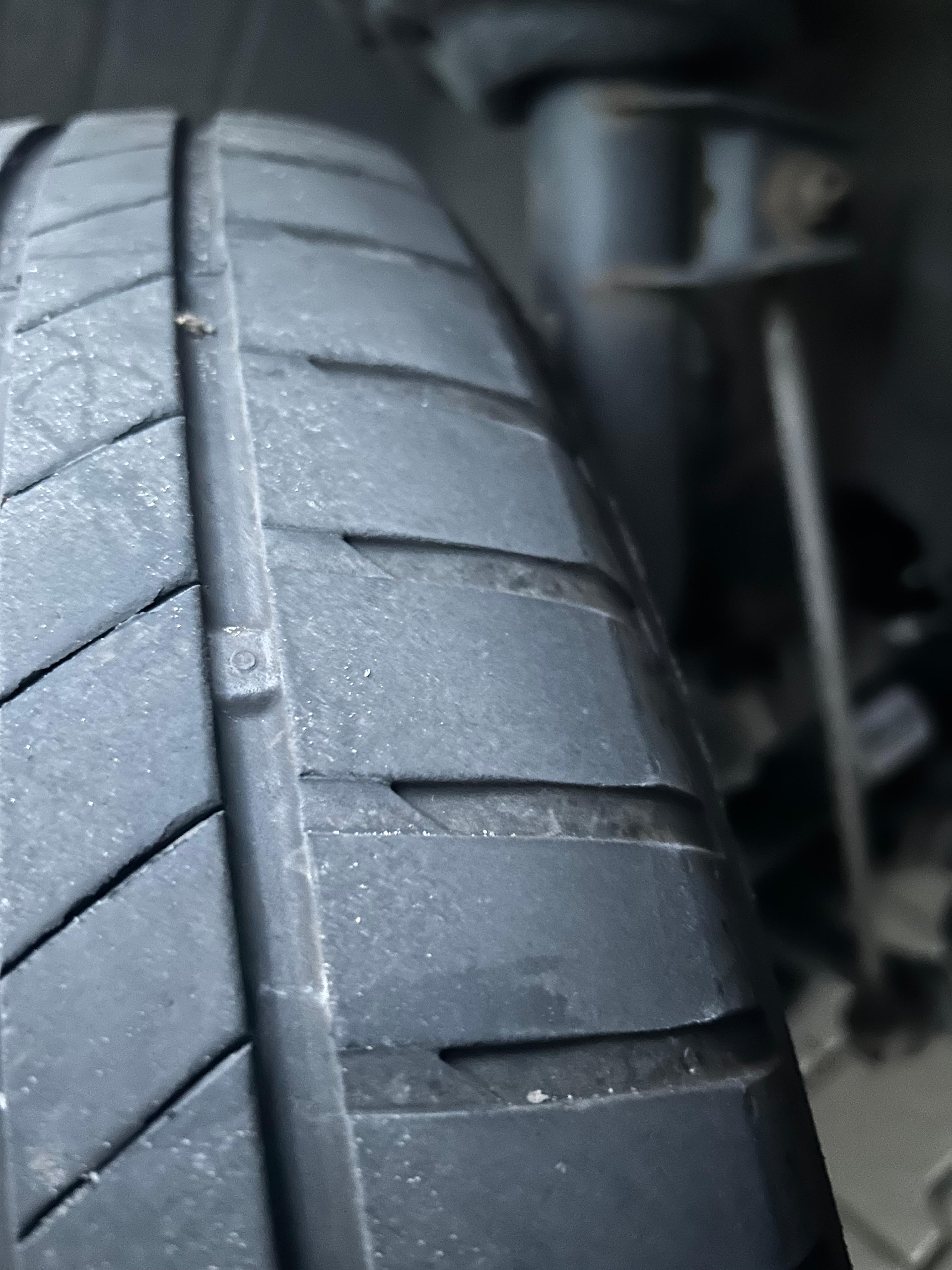 Reifen Vorderachse innen abgefahren