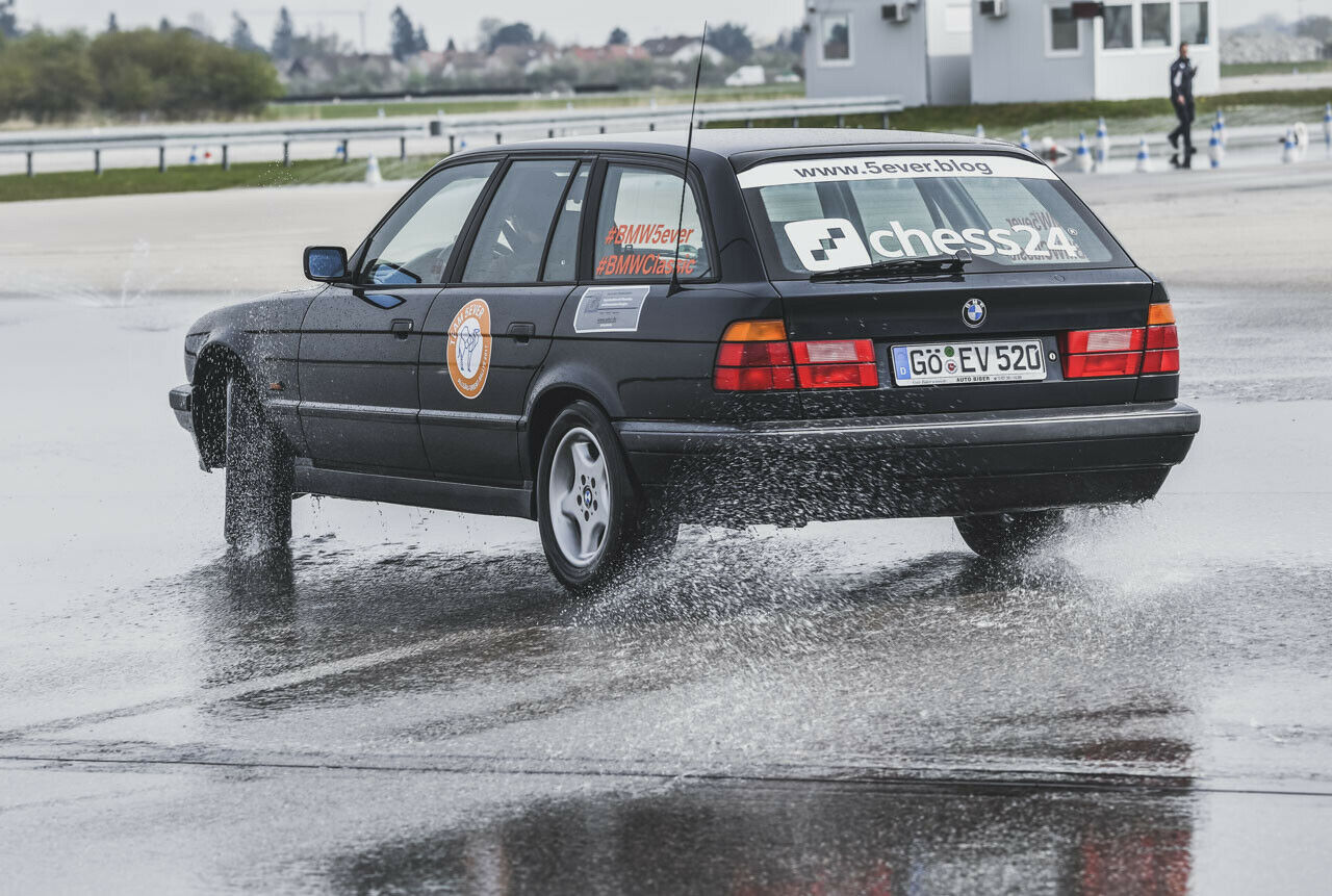 Inspiriert vom Erfolg des kleinen Bruders: Nach dem 3er mit Rucksack hatte BMW mit dem 5er Touring der Baureihe E34 erneut Erfolg