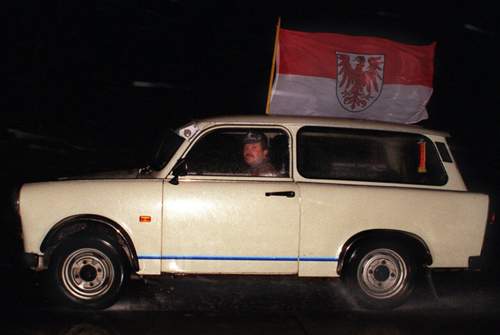 Der Kult kam zu spät: Zur Zeit der Wende interessierte der Trabant kaum noch jemanden. Auch wenn im 1,1 bereits ein Viertakt-Motor von VW saß