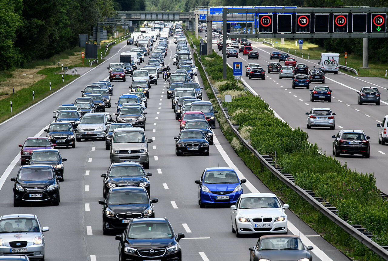 Stauprognose: Automobilklubs rechen mit hohem Verkehrsaufkommen am Wochenende