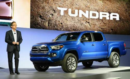 Toyotas wichtigster Einzelmarkt sind die USA. Hier präsentiert der Manager Bill Fay den neuen Tacoma auf der Detroiter Messe NAIAS, Januar 2015