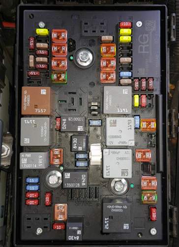 Sicherungskasten motorraum.jpg