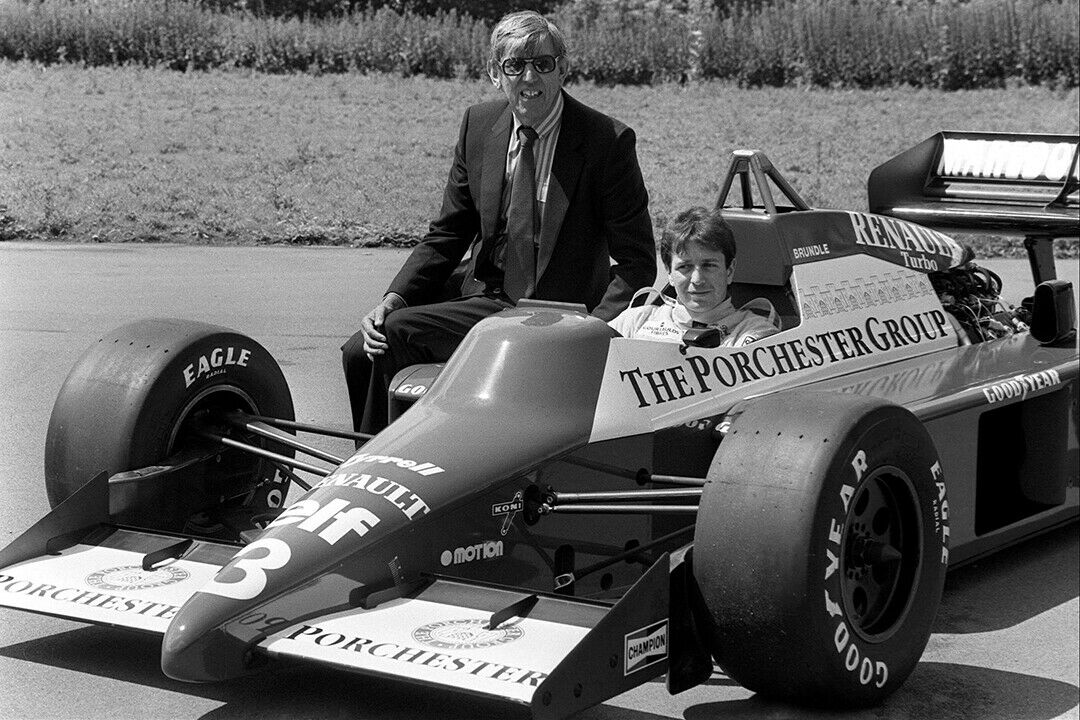 1985: Ken Tyrell mit dem Fahrer Martin Brundle im Tyrell-Renault 014