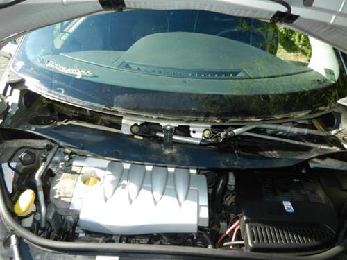 Renault-scenic-ii-wasserablaeufe-1-vorne