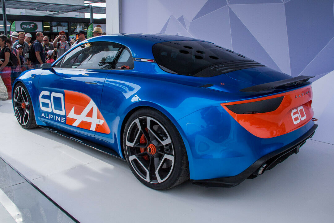 Auch der blaue Lack und die orangefarbenen Akzente erinnern an alte Erfolge