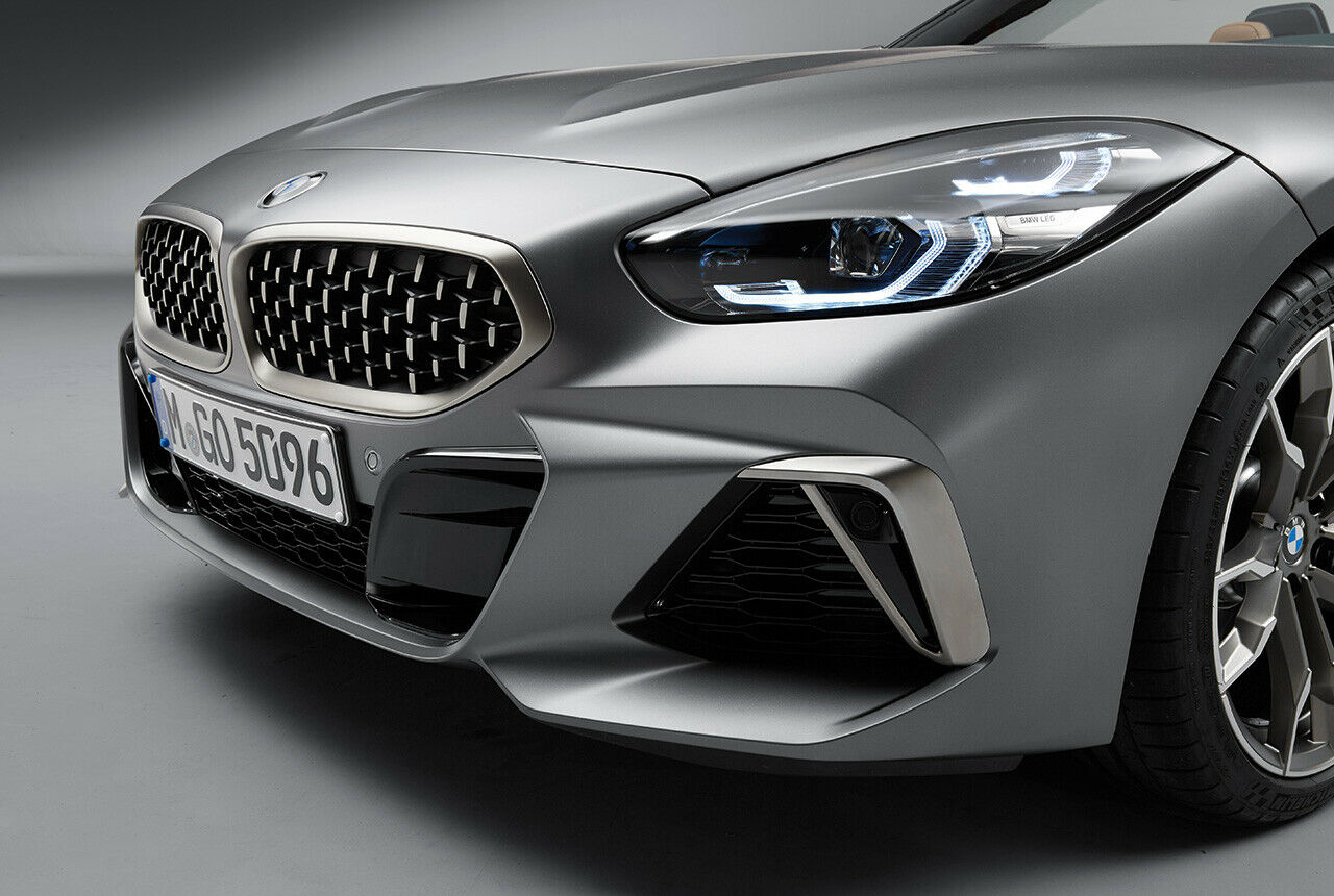 Neu sind die unterbrochenen Stäbe im Kühlergrill des BMW Z4