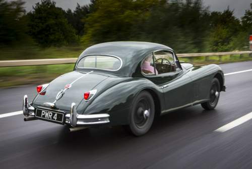 Neben der geschlossenen Fixed-Head-Coupe-Variante bot Jaguar den XK 140 auch offen an