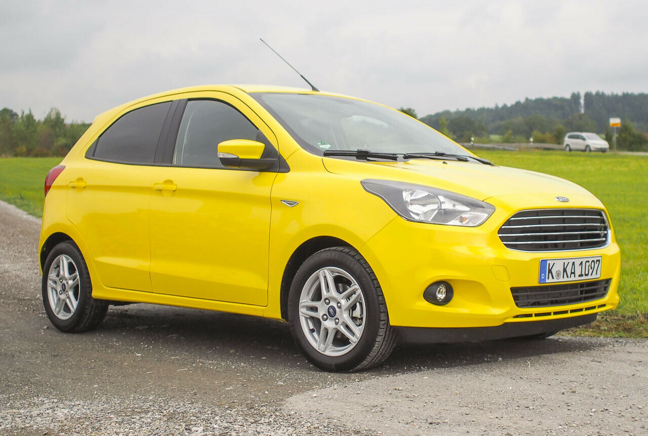 Während es den Ford Ka nur als Dreitürer gab, sind im Ka+ fünf Türen immer an Bord