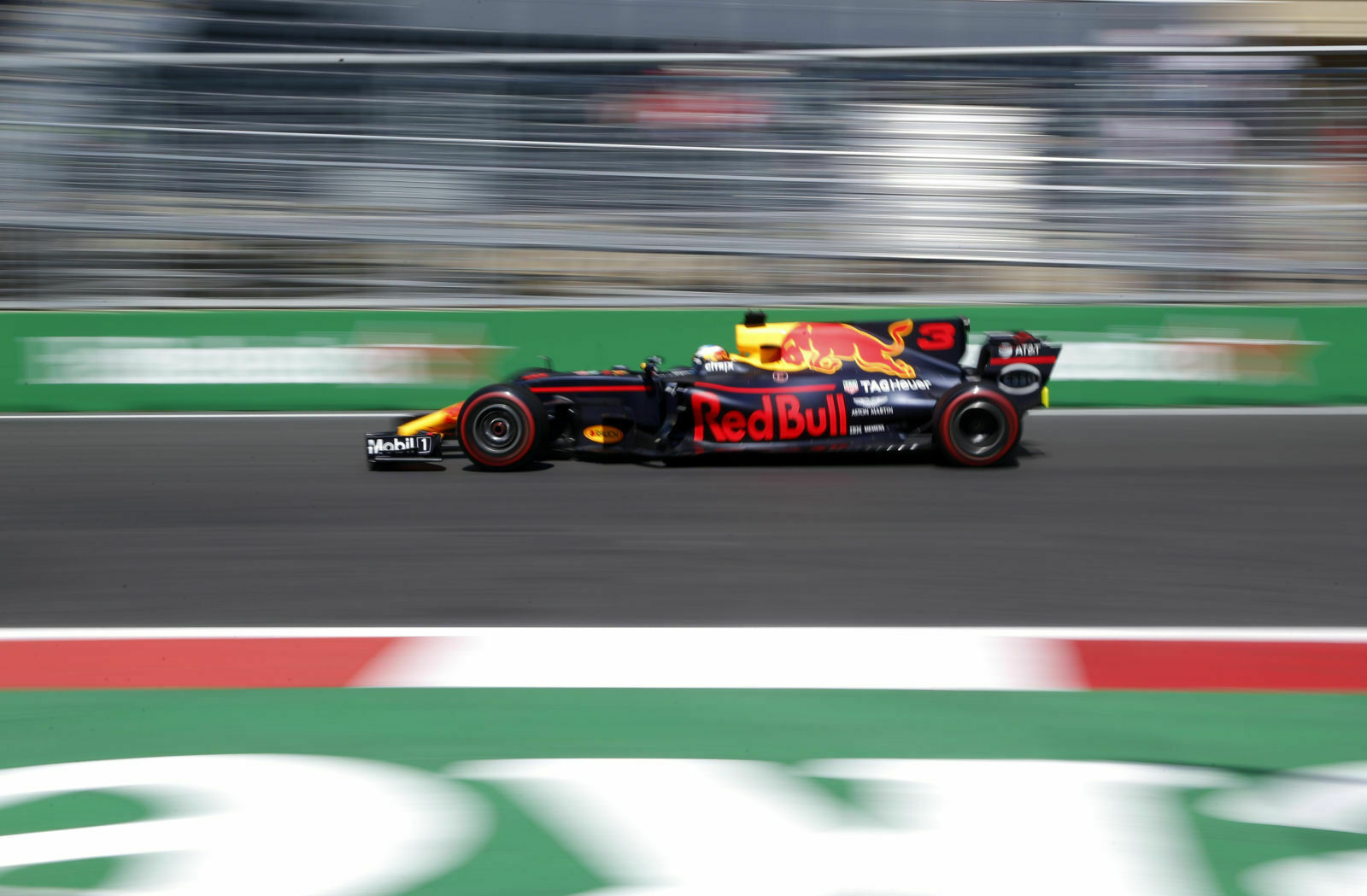 Sieger in Baku: Daniel Ricciardo siegt in Baku