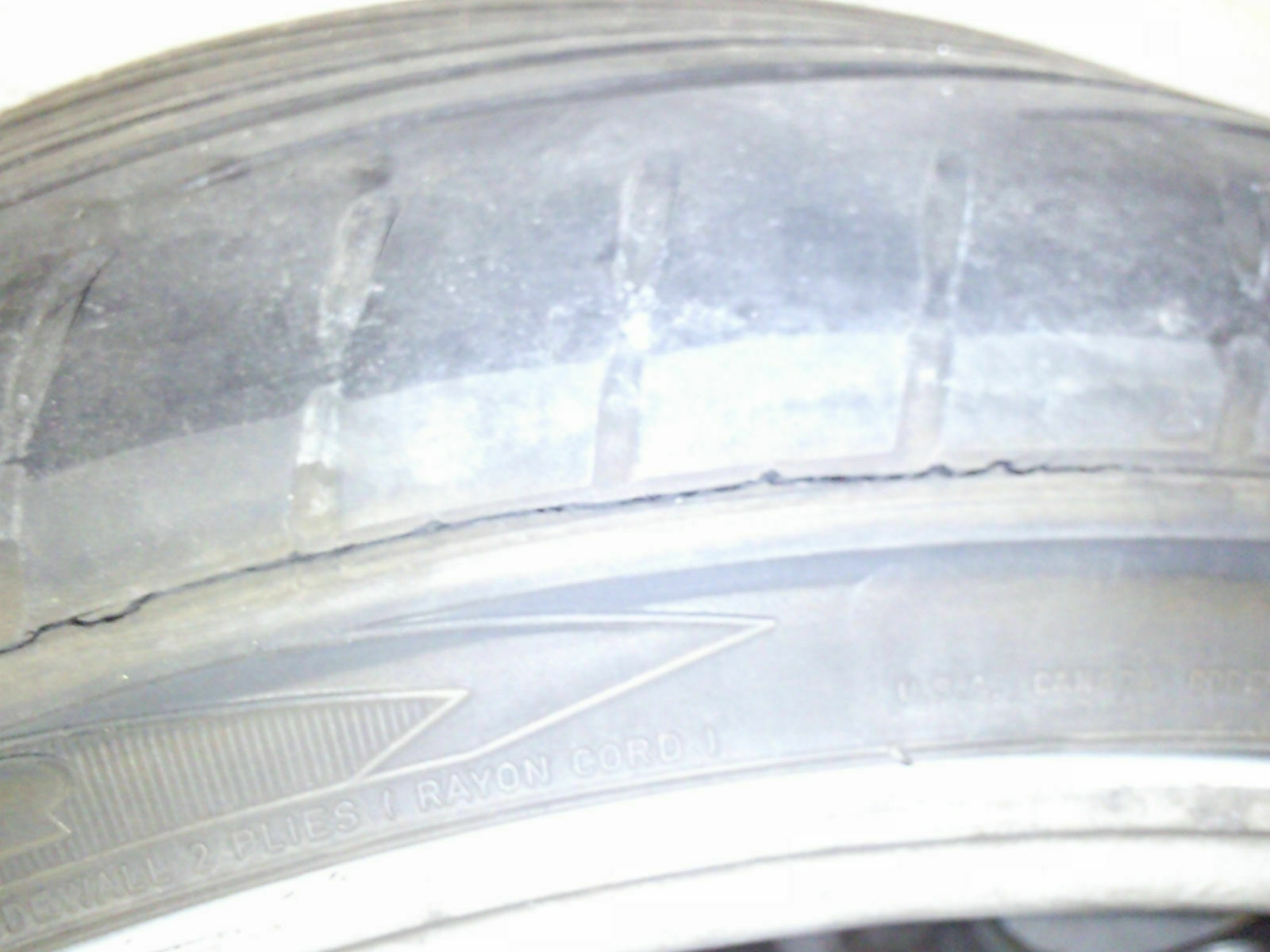Risse auf der Reifeninnenseite Goodyear Eagle F1