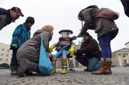 Der Hitchbot kann sich unterhalten, aber nicht allein fortbewegen