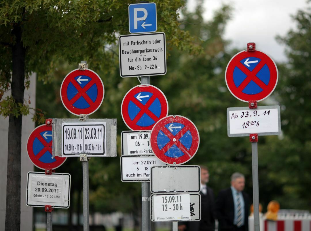 Wer falsch parkt, haftet mit, wenn sein Fahrzeug in einen Unfall verwickelt ist