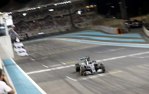 Zieldurchfahrt: Nico Rosberg gewinnt in Abu Dhabi