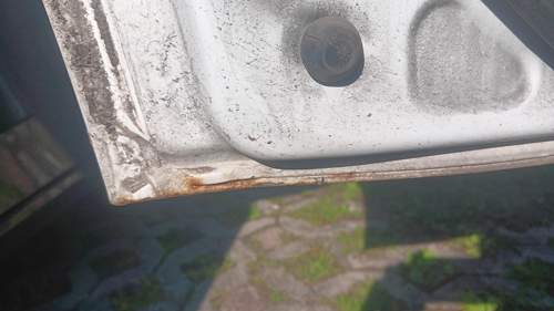 Fahrerseite Tür hinten.