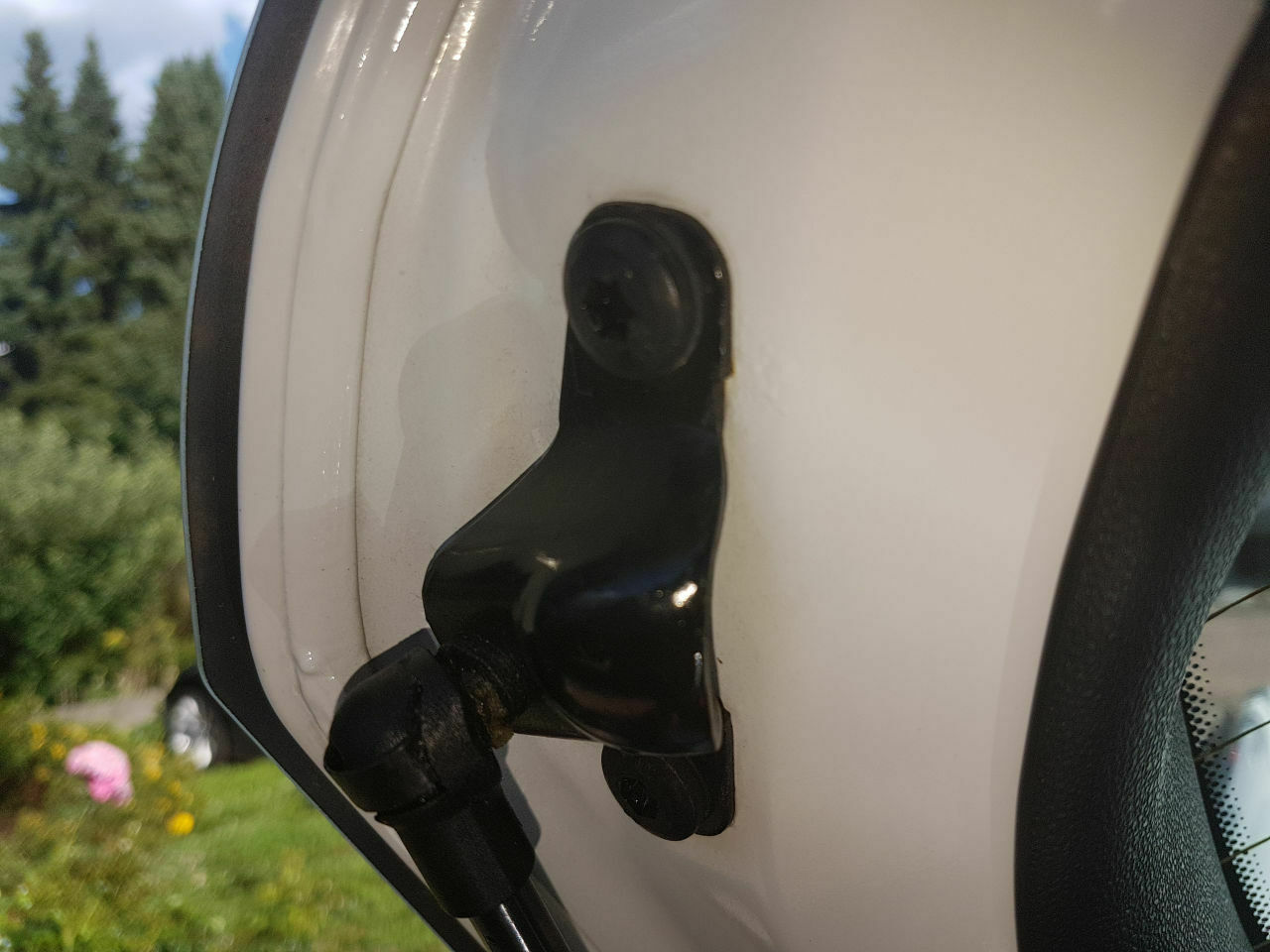 Rostblase unter dem Heckdeckel